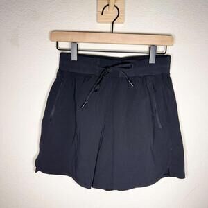 Lululemon Shorts Women's 4 Black Active Zipper Pockets